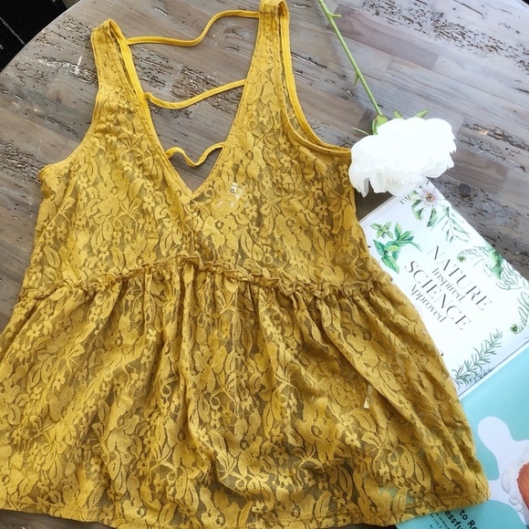 3/$25 H.I.P. Lace Top - Picture 1 of 8